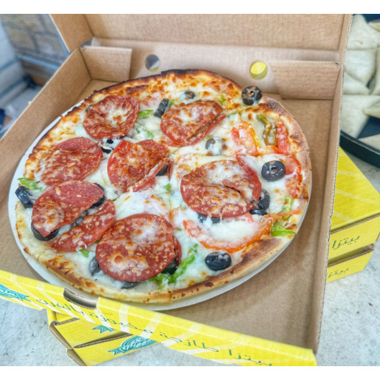 بيتزا نواشط كبيرة