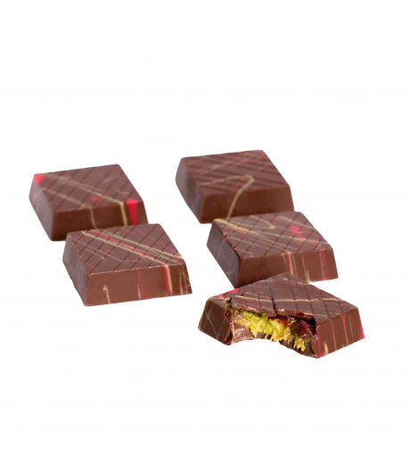 شوكولاته هالينا كنافه بستاشيو مع توت ازرق