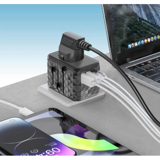 محول السفر العالمي بتقنية الشحن السريع 65 واط (3 منافذ من النوع C / منفذان USB-A) محول السفر العالمي بتقنية الشحن السريع 65 واط (3 منافذ من النوع C / منفذان USB-A)