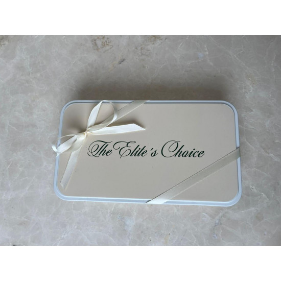 علبة شوكولا وسط