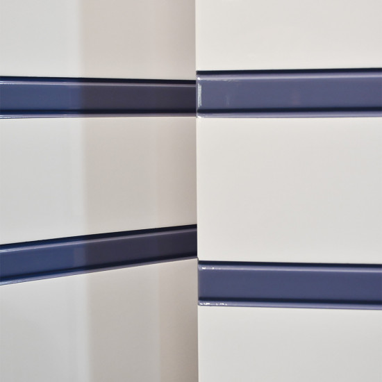 دولاب أطفال خشبي أبيض 3 أبواب بتصميم رياضي