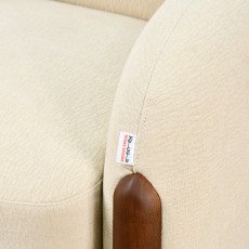 كرسي فخم مودرن بهيكل خشبي بيج