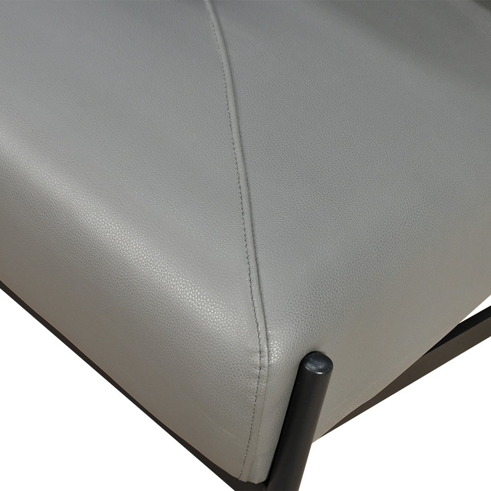 كرسي مفرد جلد بهيكل معدني تصميم عصري رمادي