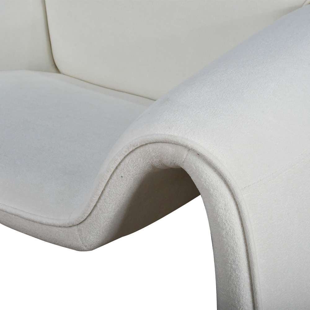 كرسي مفرد مودرن بتصميم فاخر أوف وايت