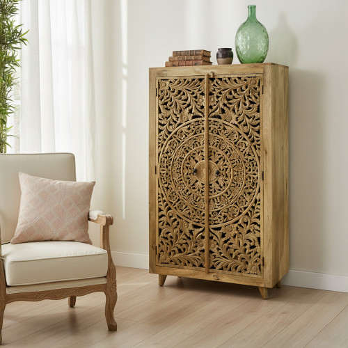 دولاب تخزين خشب طبيعي بتصميم محفر