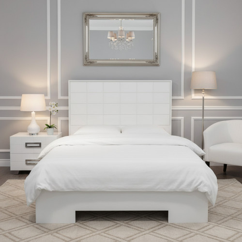 سرير مودرن خشبي أبيض مع كمودينو جانبي عملي