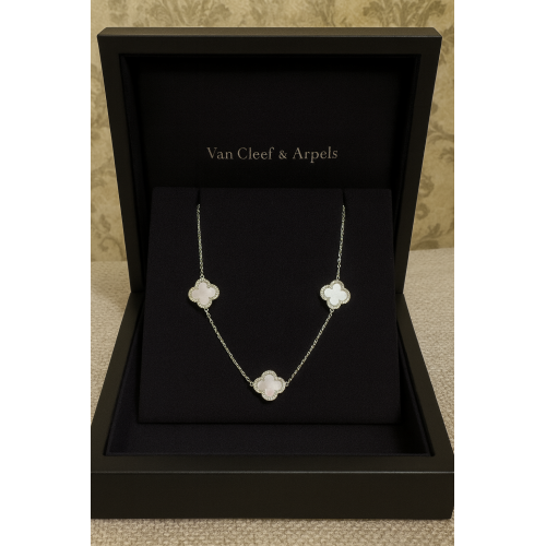 سلاسل الفخامة