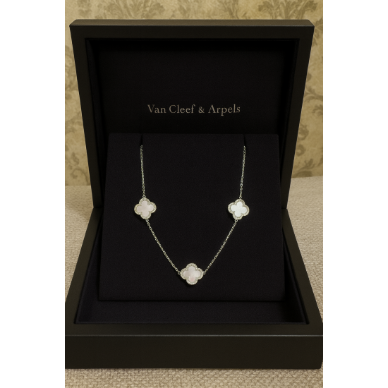 سلاسل الفخامة