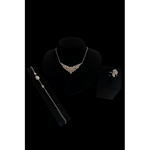 عقد لمسة البريق عقد لمسة البريق