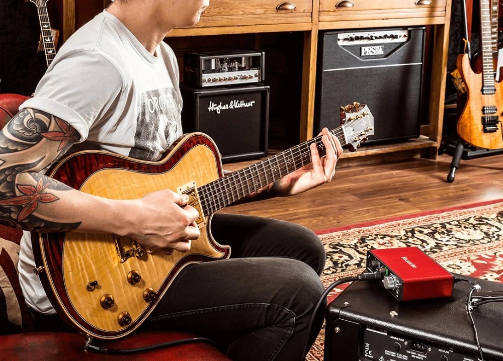 Focusrite Scarlett Solo Studio Pack - Interface - Headphones - Mic