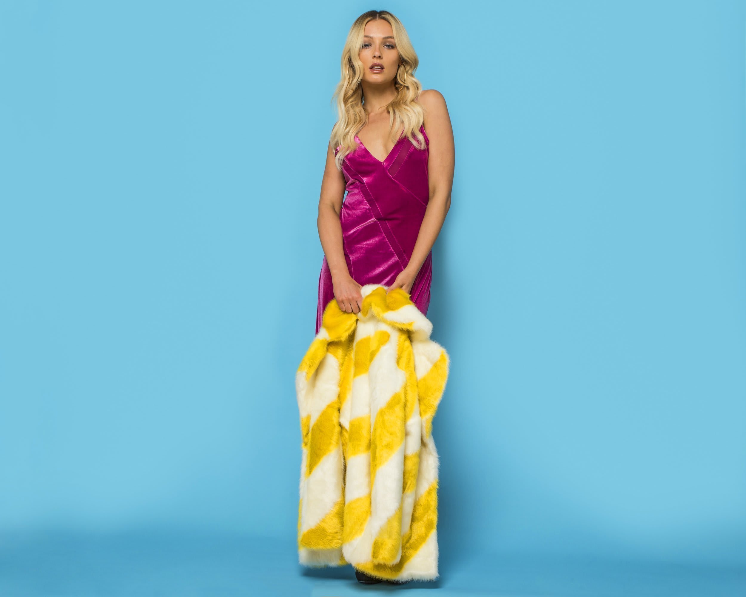 background Paper 1.36 x 11m Baby Blue