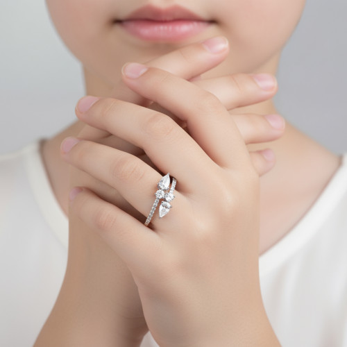 خاتم فضة مطلي بالذهب الأبيض مرصعة بحجر الزركون الأبيض 