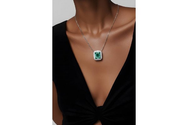 عقد فضة مطلي بالذهب الأبيض عيار 925مرصعة بحجر الزركون الأبيض والاخضر عقد فضة مطلي بالذهب الأبيض عيار 925مرصعة بحجر الزركون الأبيض والاخضر