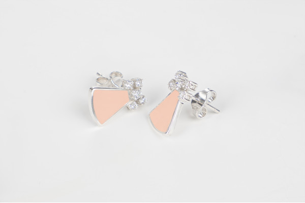 أقراط فضة مطلية بالذهب الأبيض  مرصعة بحجر الزركزن الأبيض بللون الخربزي ( وردي )