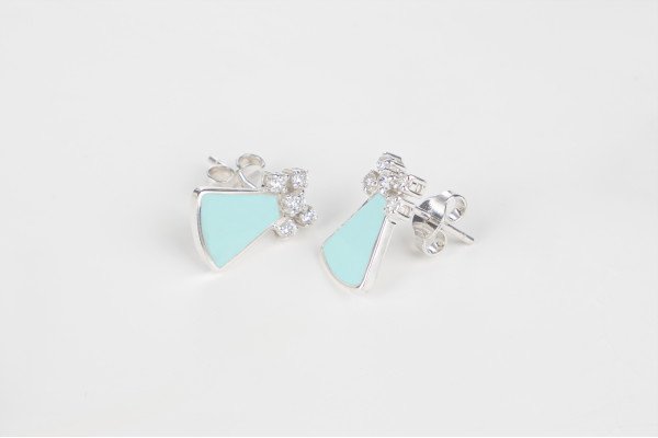 أقراط فضة مطلية بالذهب الأبيض  مرصعة بحجر الزركزن الأبيض بللون الأزرق