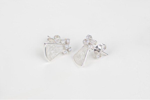 أقراط فضة مطلية بالذهب الأبيض مرصعة بحجر الزركون  الأبيض بلون الصدفية