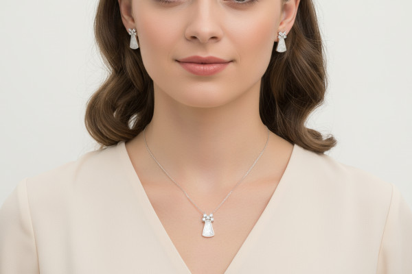 نصف طقم فضة مطلي بالذهب الأبيض  عيار 925 باللون الصدفي