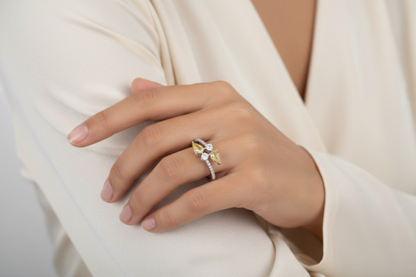 خاتم فضة مطلي بالذهب الأبيض مرصعة بحجر الزركون الأبيض والأصفر