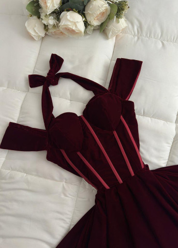 فستان Alora المخملي ✨✨