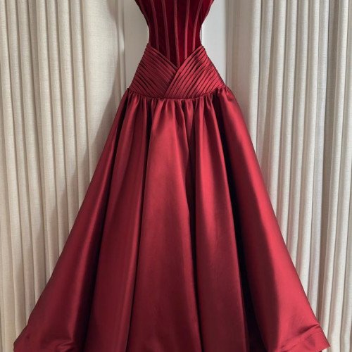 فستان Eeanor الانييق ✨✨