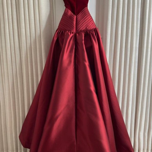 فستان Eeanor الانييق ✨✨