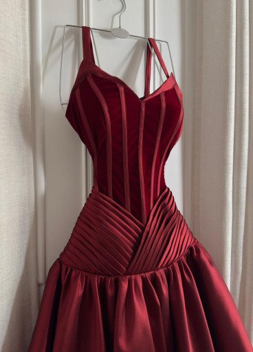 فستان Eeanor الانييق ✨✨