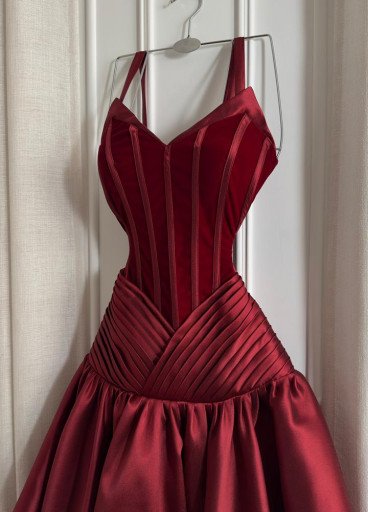 فستان Eeanor الانييق ✨✨