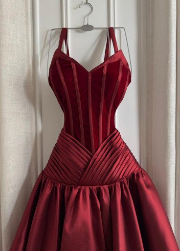 فستان Eeanor الانييق ✨✨