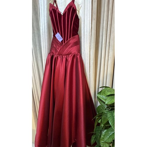 فستان Eeanor الانييق ✨✨