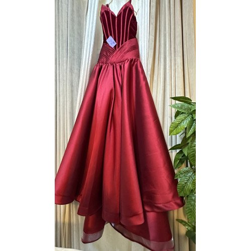 فستان Eeanor الانييق ✨✨