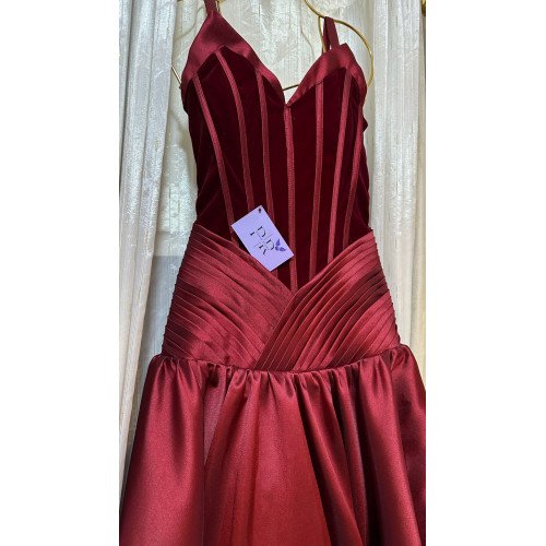 فستان Eeanor الانييق ✨✨