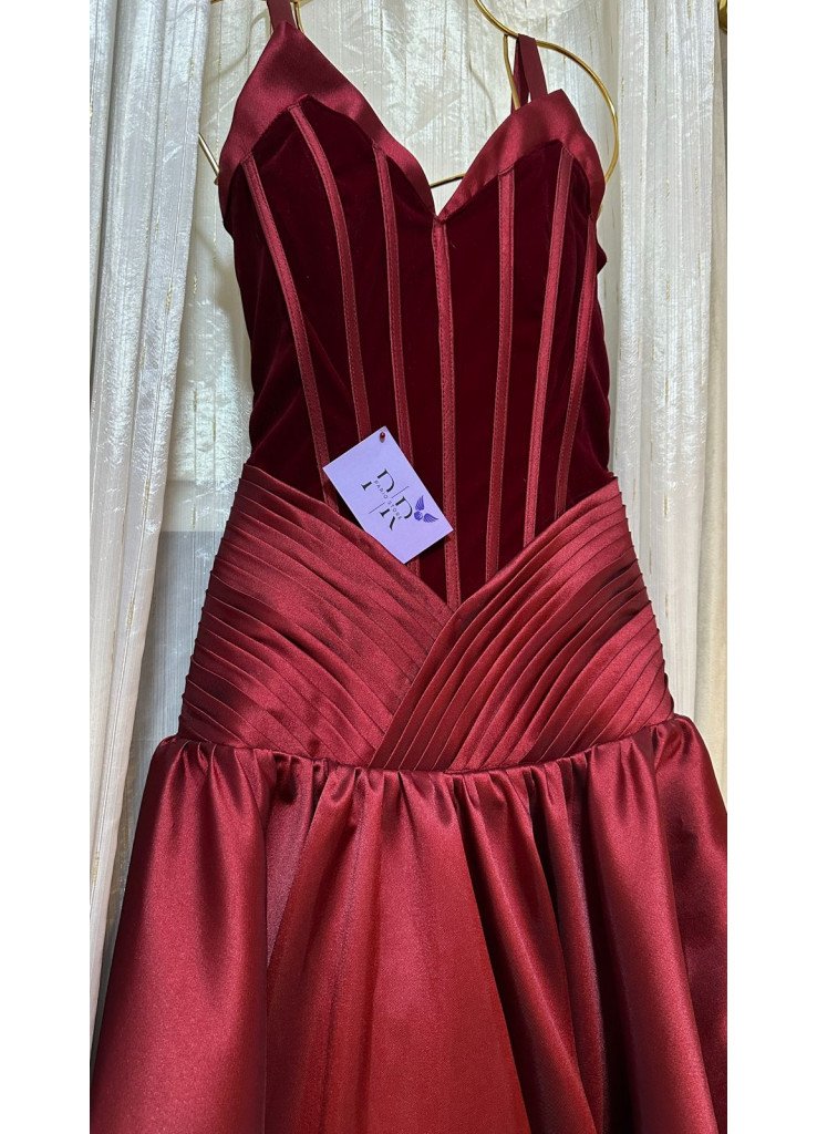 فستان Eeanor الانييق ✨✨