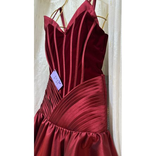 فستان Eeanor الانييق ✨✨