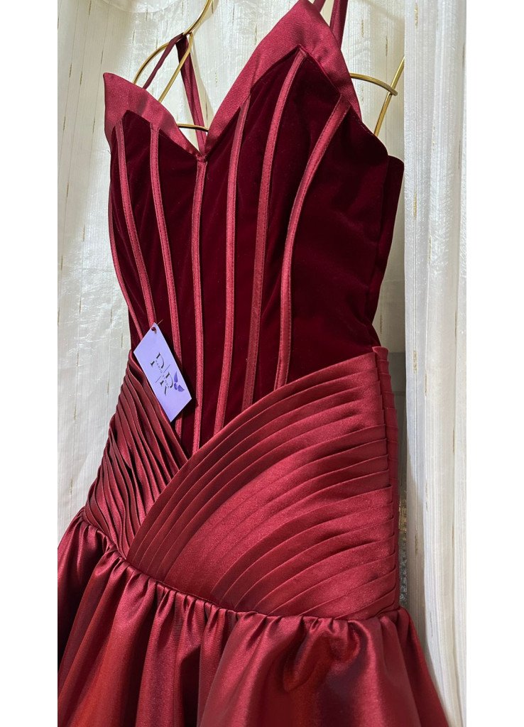 فستان Eeanor الانييق ✨✨