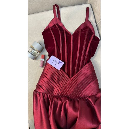 فستان Eeanor الانييق ✨✨