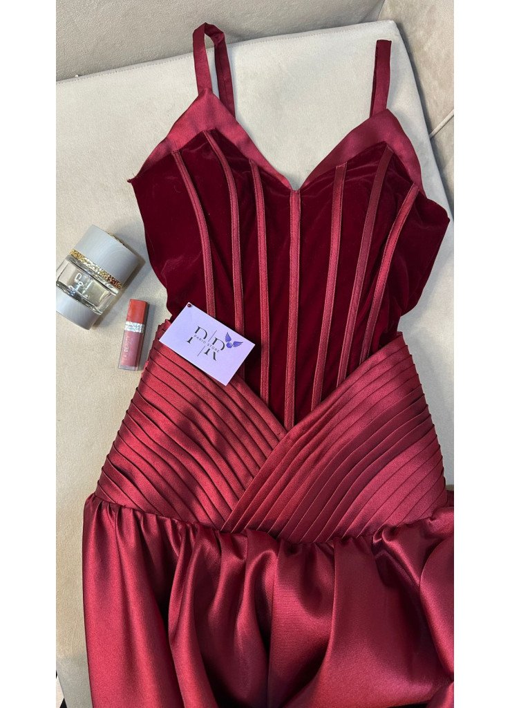 فستان Eeanor الانييق ✨✨