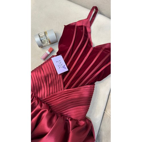 فستان Eeanor الانييق ✨✨