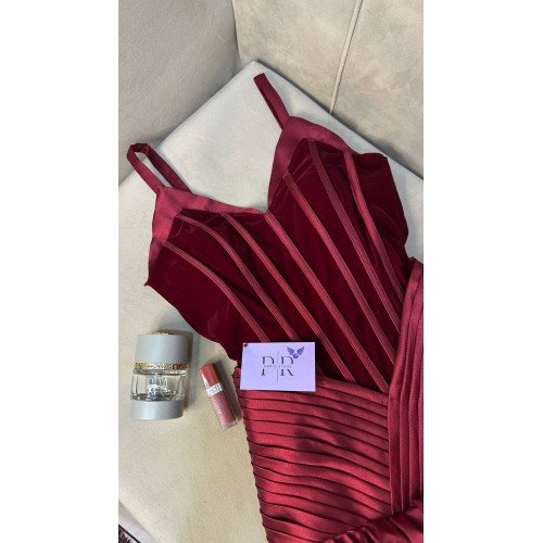 فستان Eeanor الانييق ✨✨