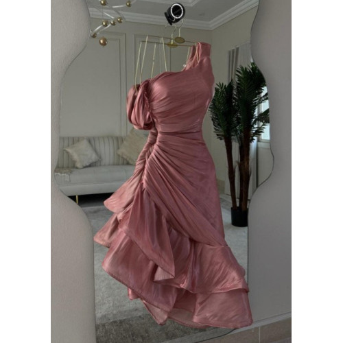 فساتين السن المحير