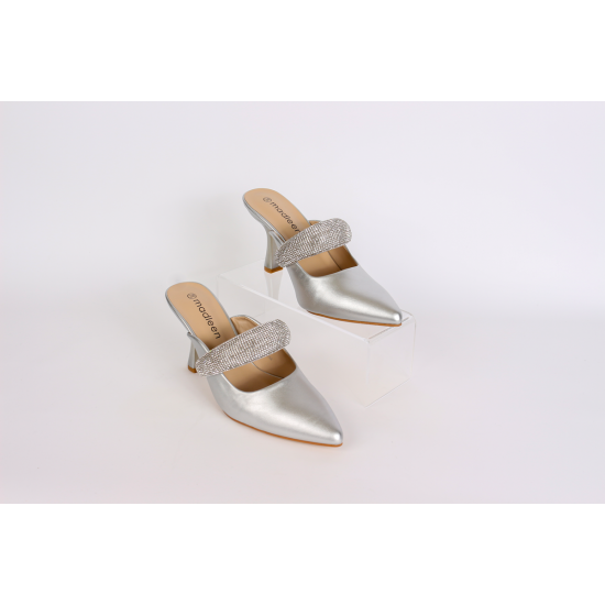 صنادل نسائية بكعب عريض