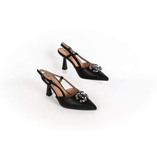 أحذية Slingback مزينة بالكريستال