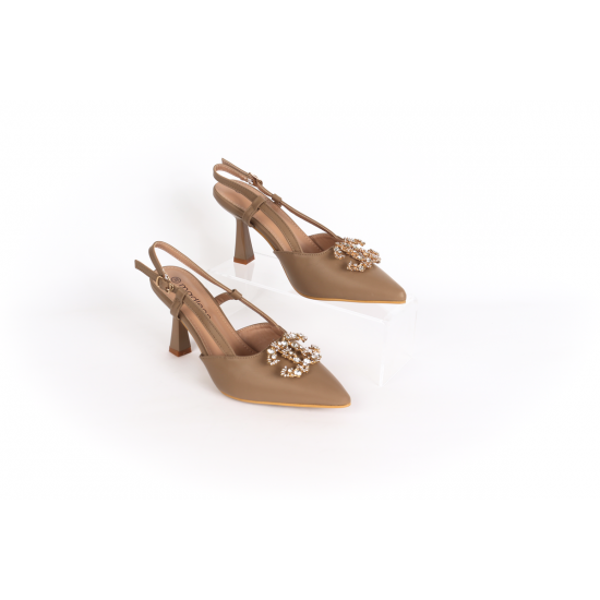أحذية Slingback مزينة بالكريستال