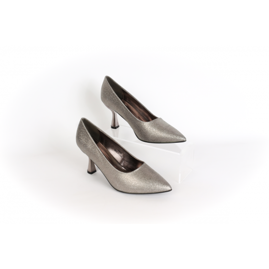 كعب رسمي بتصميم كلاسيكي خالد