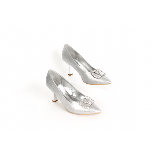 كعب Pump بمقدمة مدببة مع مشبك كريستال