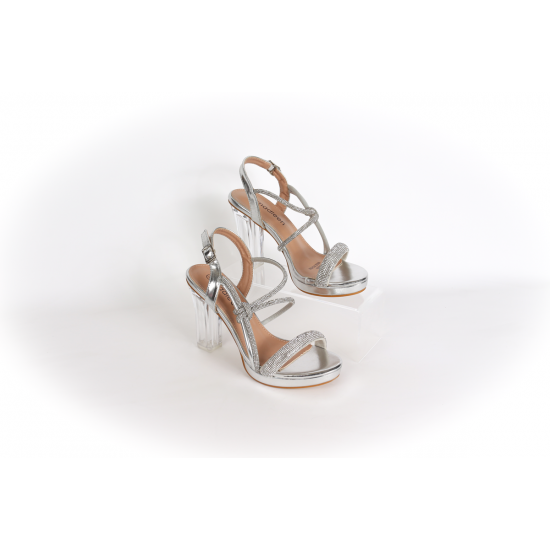 صنادل نسائية بكعب عريض