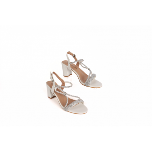 كعب عريض مع حزام كاحل وأحزمة مزخرفة كعب عريض مع حزام كاحل وأحزمة مزخرفة