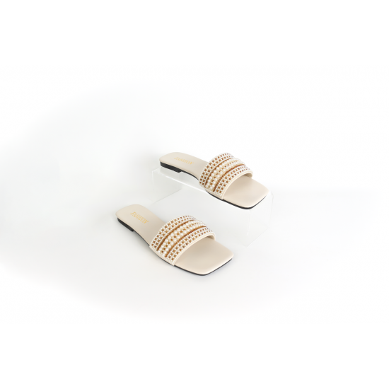 حذاء مسطح مفتوح بحزام مزخرف بنمط اللؤلؤ
