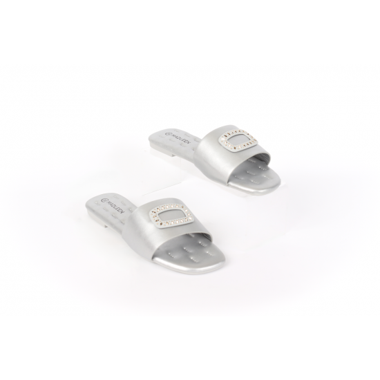 حذاء مسطح بحزام مع مشبك