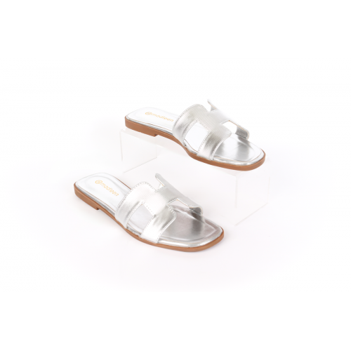 شبشب مسطح بقصّة H كلاسيكية شبشب مسطح بقصّة H كلاسيكية