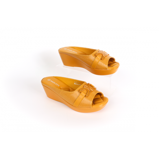 شبشب طبي بكعب إسفيني